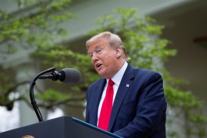 El presidente Donald Trump orden&oacute; este martes, en plena pandemia de coronavirus, congelar los fondos que su Gobierno aporta a la Organizaci&oacute;n Mundial de la Salud.