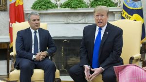 El presidente Donald Trump ofreció este jueves a su homólogo colombiano, Iván Duque, material sanitario para hacer frente a la pandemia del coronavirus
