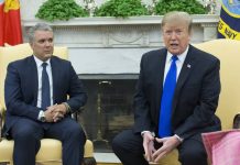 El presidente Donald Trump ofreció este jueves a su homólogo colombiano, Iván Duque, material sanitario para hacer frente a la pandemia del coronavirus