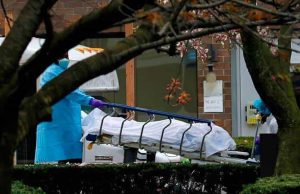 Estados Unidos superó este miércoles a España como el segundo país del mundo con más fallecidos por COVID-19 con 14.817, tan solo por detrás de Italia