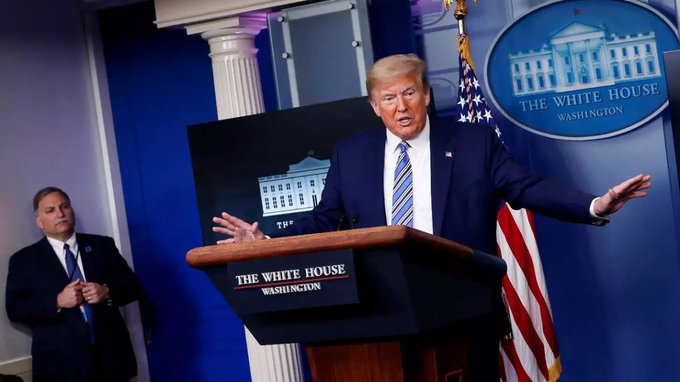 Trump dijo que el n&uacute;mero final de muertes se situar&iacute;a probablemente "entre las 60.000 y las 70.000", una cifra que algunos expertos consideran a&uacute;n demasiado baja.