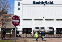 Smithfield, que está realizando inventarios en la planta de Sioux Falls antes de su cierre completo, ha afirmado que reanudará las operaciones cuando las autoridades se lo permitan.