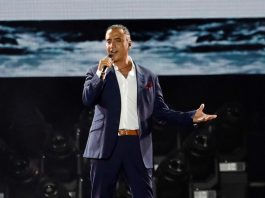 El mexicano Alejandro Fernández eligió el tema "Eso y más" para homenajear en su natalicio al fallecido cantante Joan Sebastian, y todo con una buena causa