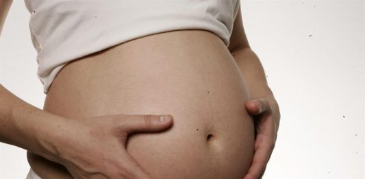 Las medidas de confinamiento y otras consecuencias de la pandemia del coronavirus pueden resultar en millones de embarazos no deseados por las dificultades de muchas mujeres para acceder a anticonceptivos