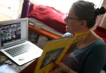 Emergencia por COVID-19 abre camino a maestros inmigrantes para ser tutores La necesidad de tutores para millones de estudiantes que se vieron obligados a tomar sus clases desde casa por el brote de COVID-19 se refleja aun más en los inmigrantes recién llegados.