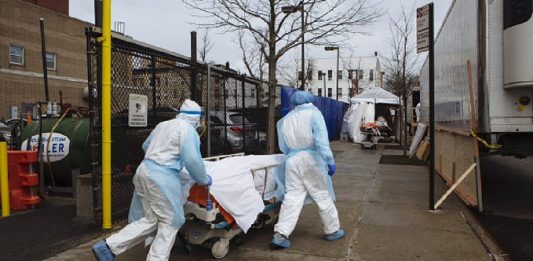 Los expertos han sido cautelosos ante la tendencia al alza en contagios y fallecidos.