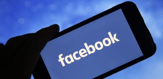 La encuesta, que es voluntaria, aparece a los internautas en lo alto del canal de noticias de la red social y en ella se les pregunta por su estado de salud y por síntomas comúnmente asociados al coronavirus.