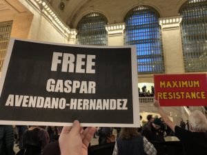 El mexicano Gaspar Avendaño Hernández, detenido en Nueva York en febrero pasado en medio de un incidente en que un agente de inmigración disparó al hijo de su novia en el rostro, fue liberado