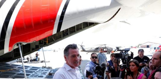 Gavin Newsom, anunció este miércoles que el estado otorgará ayuda económica a miles de inmigrantes indocumentados afectados por el brote de coronavirus