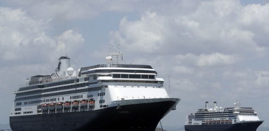 La Guardia Costera advirtió en un boletín que los barcos con más de 50 personas deben estar capacitados para atender a bordo "por un tiempo indefinido" los casos de enfermedades.