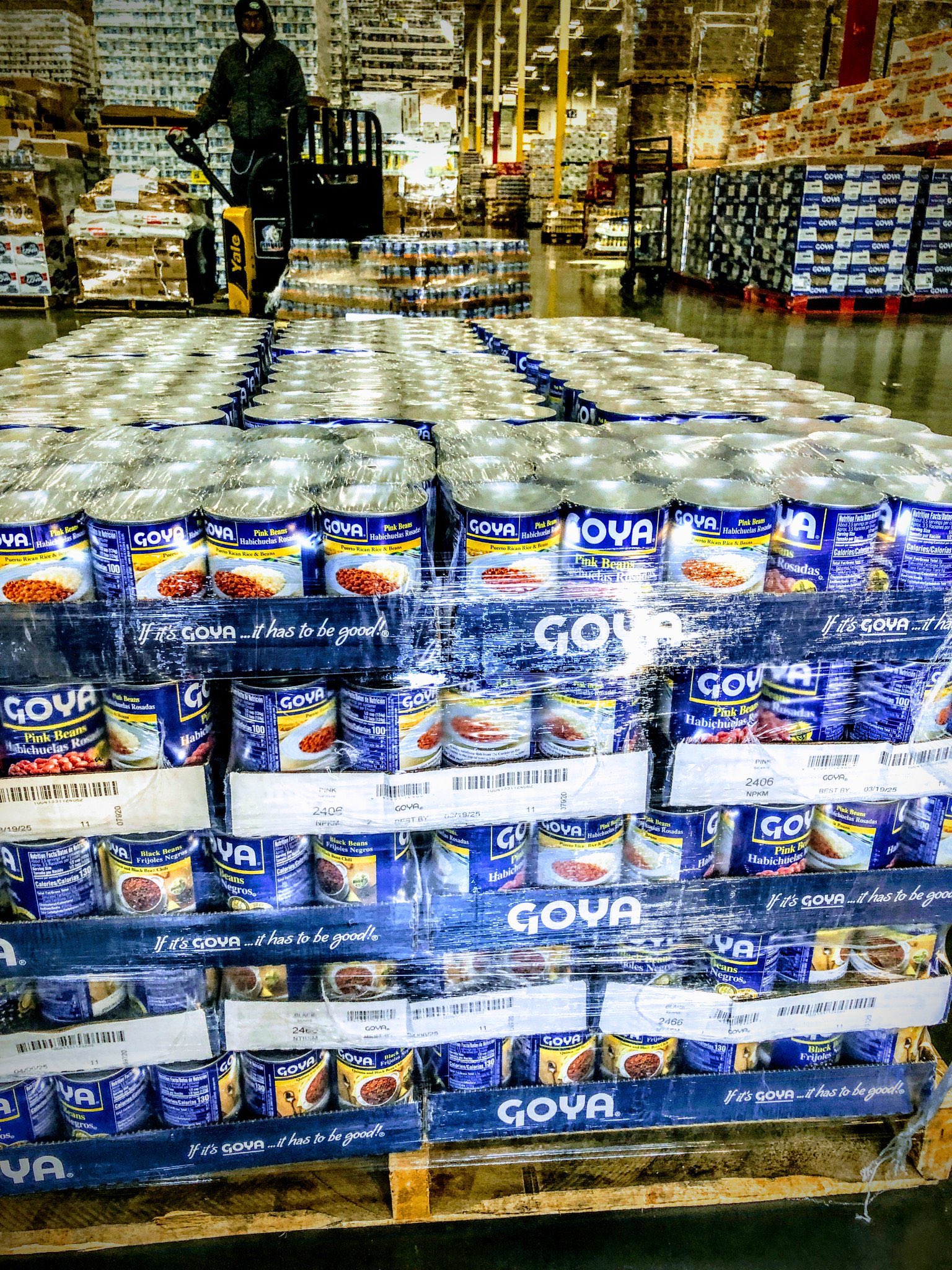Los frijoles de Goya Foods vuelan de los supermercados de Estados Unidos desde el inicio de la pandemia de COVID-19, que ha provocado una fuerte demanda de "productos esenciales" y est&aacute; requiriendo un "esfuerzo sobrehumano".