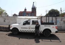 México detiene al líder de una red dedicada al tráfico de migrantes a Estados Unidos Más de 2.000 agentes del Ejército, la Marina y la Guardia Nacional se integrarán a las labores de vigilancia en la Ciudad de México para cubrir la falta de centenares de agentes de policía en confinamiento