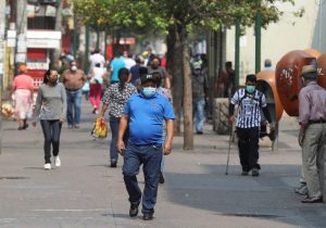 Guatemala alcanzó este domingo los 500 casos positivos de coronavirus y llegó a 15 fallecidos con COVID-19, una vez que el presidente del país, Alejandro Giammattei, actualizó los últimos datos