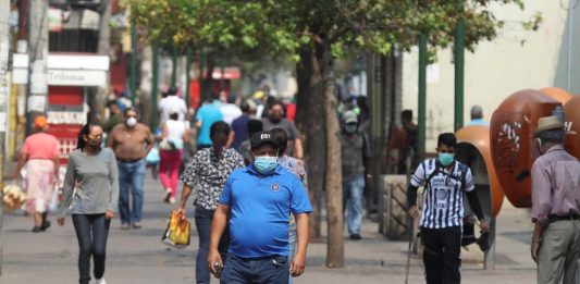 Guatemala alcanzó este domingo los 500 casos positivos de coronavirus y llegó a 15 fallecidos con COVID-19, una vez que el presidente del país, Alejandro Giammattei, actualizó los últimos datos
