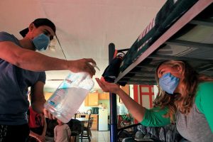 México debería liberar de inmediato a los migrantes que no pueden ser deportados en el contexto de la pandemia para reducir su riesgo de contagio en los centros de detención