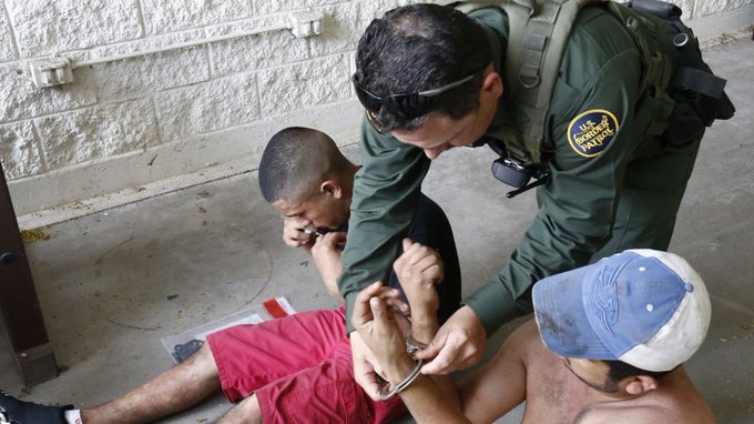 ICE indic&oacute; que se han confirmado casos de contagio del coronavirus entre 30 empleados que trabajaban en sus centros de detenci&oacute;n.