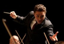 Las donaciones privadas, el salvavidas de los artistas de EEUU en la pandemia El director de orquesta Jacomo Bairos y el artista conceptual Lee Pivnik son algunos de los trabajadores culturales de Estados Unidos paralizados por la pandemia que han encontrado un salvavidas en instituciones privadas