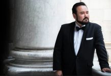 El tenor mexicano Javier Camarena consideró en una entrevista que, en medio de la complicada crisis que está pasando el mundo por el coronavirus, la gente tiene que comprender que el arte es un placer pero también un sustento para muchos.