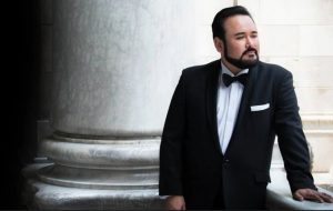 El tenor mexicano Javier Camarena consider&oacute; en una entrevista que, en medio de la complicada crisis que est&aacute; pasando el mundo por el coronavirus, la gente tiene que comprender que el arte es un placer pero tambi&eacute;n un sustento para muchos.
