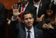 Era el 30 de abril de 2019. Amanecía en Caracas cuando el líder opositor Juan Guaidó, rodeado de un pequeño grupo de militares, dio el pistoletazo de salida