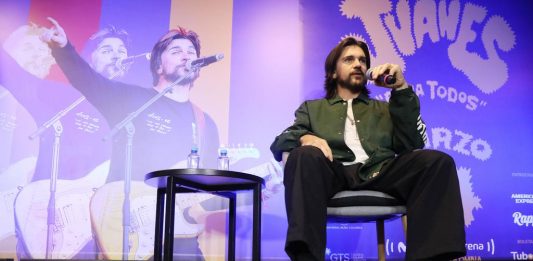 Juanes fue el embajador latinoamericano en el concierto organizado por los Grammy en tributo al fallecido artista estadounidense Prince