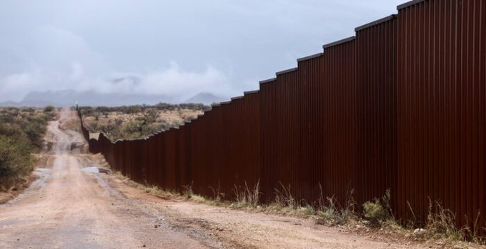 Un juez federal ha desechado los reclamos presentados por grupos ambientalistas contra la declaraci&oacute;n de una emergencia nacional por parte del presidente Donald Trump.