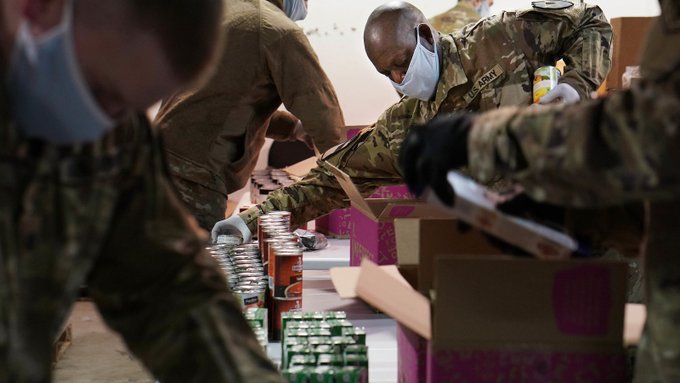 Seg&uacute;n Cuomo, la demanda en estos centros que distribuyen alimentos a personas necesitadas ha aumentado 100 % en la ciudad de Nueva York y hasta 200 % en el condado de Westchester.