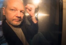 La pareja de Assange y madre de sus hijos pide su libertad condicional La pareja de Julian Assange, que tuvo dos hijos suyos mientras el fundador de WikiLeaks estaba refugiado en la embajada de Ecuador en Londres, ha pedido hoy su puesta en libertad condicional