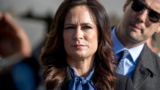 "En los próximos días se anunciará mi reemplazo, y me quedaré en el ala oeste el tiempo necesario para ayudar a que la transición sea fluida", confirmó Grisham.