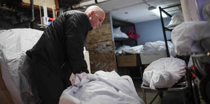 Las funerarias afrontan una avalancha de muertos por COVID-19 con una burocracia jam&aacute;s pensada para una tragedia de tal magnitud.
