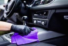Cómo desinfectar los autos en tiempos del Coronavirus sin dañarlos Desinfectar el auto es una excelente idea, pero el riesgo de usar algunos tipos de químicos podría dañar irreparablemente algunas de sus partes.
