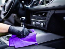 Cómo desinfectar los autos en tiempos del Coronavirus sin dañarlos Desinfectar el auto es una excelente idea, pero el riesgo de usar algunos tipos de químicos podría dañar irreparablemente algunas de sus partes.
