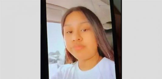 Una joven hispana residente del norte de Texas fue arrestada este martes, acusada de amenazar con propagar "deliberadamente" a otras personas de COVID-19, que supuestamente ella padece.