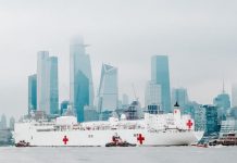 Los buques médicos han aceptado menos de 40 pacientes hasta ahora, pese a contar en conjunto con 2.000 camas y 1.800 profesionales sanitarios.