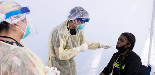 Eric Garcetti, anunció este miércoles que todos sus residentes podrán someterse a pruebas de diagnóstico de coronavirus gratuitas aunque no presenten síntomas