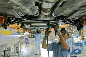 Andr&eacute;s Manuel L&oacute;pez Obrador, confirm&oacute; este lunes su voluntad de "reactivar pronto" la industria automotriz, en un primer paso para aprovechar la entrada en vigor del tratado comercial con Estados Unidos y Canad&aacute; el 1 de julio.