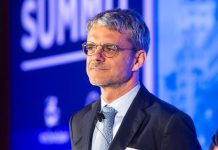 Malet (AmCham) reclama grandes inversiones públicas bajo gestión privada Malet plantea una acción inspirada en el programa intervencionista que permitió al presidente Franklin D Roosevelt luchar contra los desastrosos efectos de la Gran Depresión de la década de 1930.