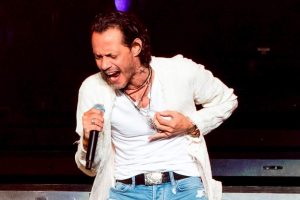 El artista de origen puertorrique&ntilde;o Marc Anthony sorprendi&oacute; a sus seguidores con un video que colg&oacute; en las redes sociales interpretando el tema "A song for you"