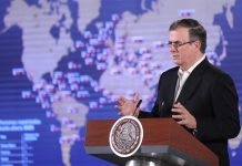 Al menos 2.800 mexicanos están varados en el mundo por la pandemia Al menos 2.842 mexicanos permanecen varados en distintos países por la pandemia del COVID-19, mientras que otros 8.880 han regresado a México desde el inicio de la crisis, informó este sábado el secretario mexicano de Relaciones Exteriores, Marcelo Ebrard.