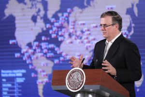 Al menos 2.842 mexicanos permanecen varados en distintos países por la pandemia del COVID-19, mientras que otros 8.880 han regresado a México desde el inicio de la crisis, informó este sábado el secretario mexicano de Relaciones Exteriores, Marcelo Ebrard.