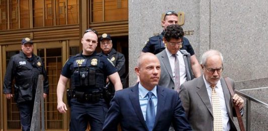 Michael Avenatti, el polémico abogado que defendió a la actriz porno Stormy Daniels en su caso contra el presidente Donald Trump fue puesto este viernes en libertad de forma temporal