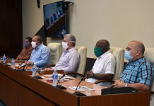 Cuba asegura que sigue caso de médicos raptados en Kenia pese a la pandemia El presidente de Cuba, Miguel Díaz-Canel, aseguró este sábado que continúan trabajando por el retorno de los dos médicos isleños secuestrados hace un año en Kenia, aún en medio de la pandemia del COVID-19.