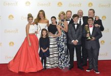 "Modern Family" se despide con Sofía Vergara hecha la gran reina de la TV La serie "Modern Family" se despide de las pantallas mañana miércoles con grandes honores, como convertir a Sofía Vergara en la última gran reina de la TV