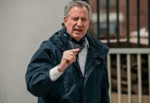 "Cualquiera que quiera ver una recuperación, una reapertura, tiene que entender que la economía estadounidense no se reinicia sin la mayor ciudad del país", subrayó De Blasio.