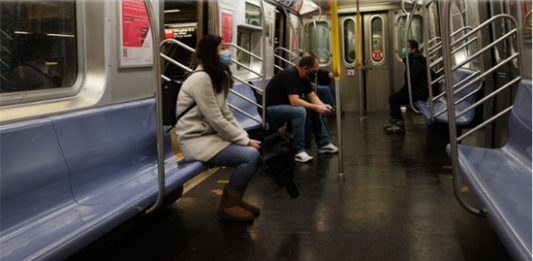Nueva York está paralizado durante la pandemia de coronavirus en curso, sin embargo, no todos los residentes están atentos a la guía de expertos en salud pública locales