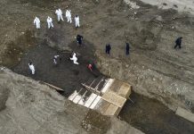 La idea es que estos entierros sean temporales y que los familiares que reclamen los cuerpos puedan en el futuro celebrar un sepelio privado.