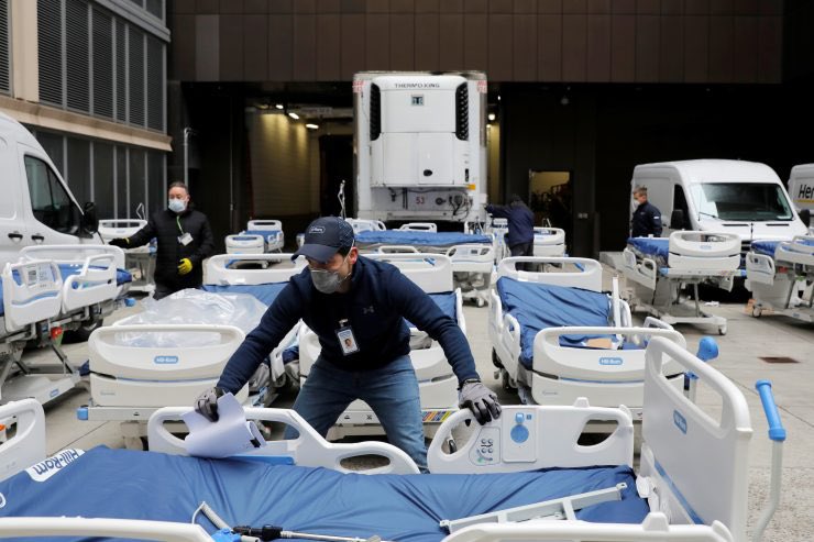 Seg&uacute;n las autoridades, en un d&iacute;a normal, menos de 25 personas fallecen en sus domicilios en la Gran Manzana, mientras que recientemente se han registrado "entre 100 y 200 personas al d&iacute;a" muertas en sus domicilios.