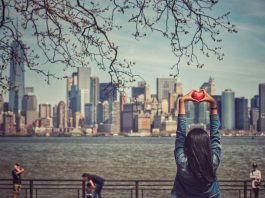 Los inmigrantes constituyen el mayor porcentaje de la fuerza de trabajo en proyectos y servicios relacionados con la construcción, que es una de las industrias más grandes y poderosas de la ciudad de Nueva York.