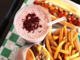 Nueva York lanza un programa de apoyo a negocios locales aún abiertos Las pequeñas empresas que participan están ubicadas en 62 vecindarios, sirven 27 distintos estilos culinarios y, a través del núcleo centralizado "Dine in NYC".