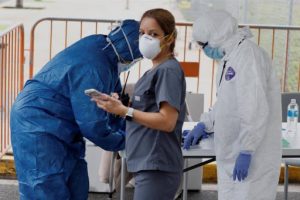 La ciudad de Nueva York ha enviado este viernes un mensaje de emergencia a trav&eacute;s de los tel&eacute;fonos m&oacute;viles para recabar personal sanitario voluntario ante el desbordamiento del sistema de salud en el estado
